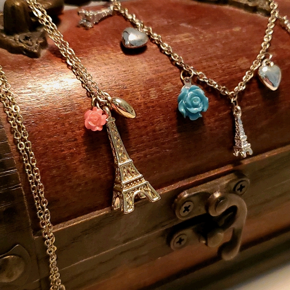 Claire's Eiffel Tower necklace & bracelet  set